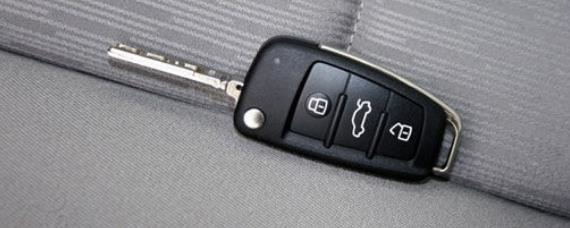 车遥控钥匙没电了怎么更换电池？