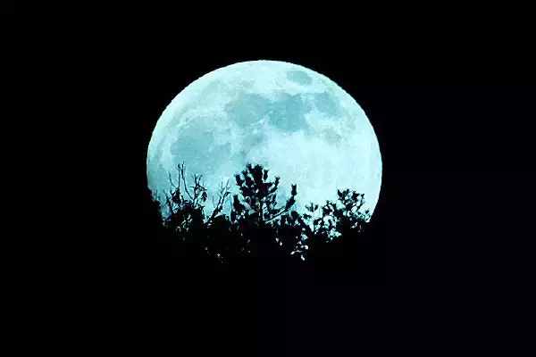 中秋将至，30首与月亮有关的诗词，涤尽你的灵魂