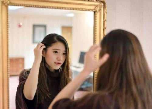 镜子和照片中的你，还是你真实的相貌吗？听听科学家是如何说的