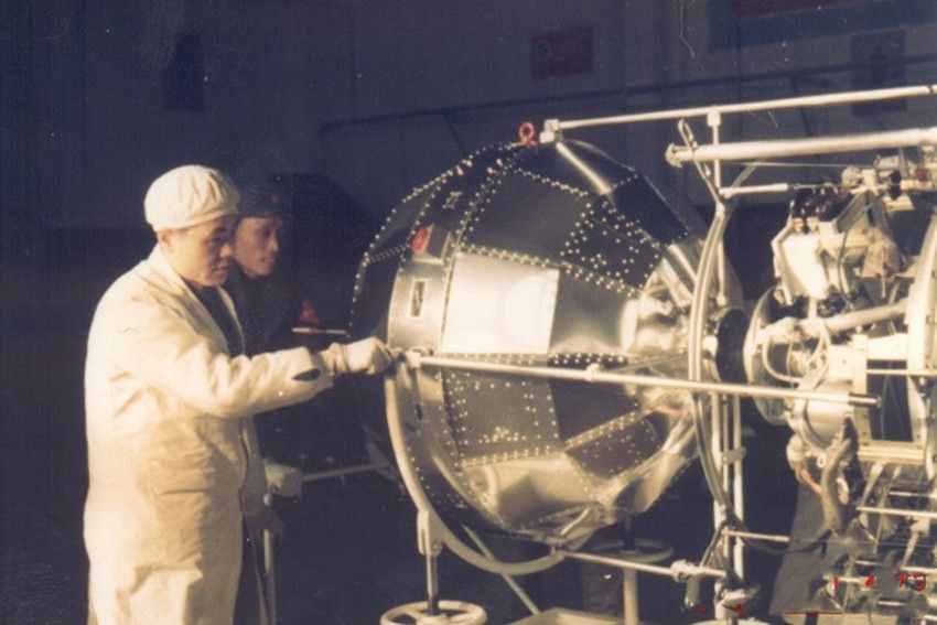 我国第一颗人造卫星，设计寿命只有20天，为何50年了还在运行