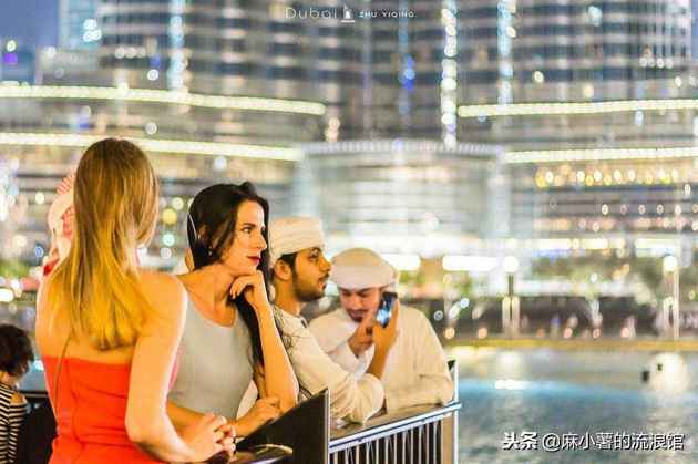 迪拜这次又逆天了！世界最壮观的音乐喷泉，水柱喷到50层楼高