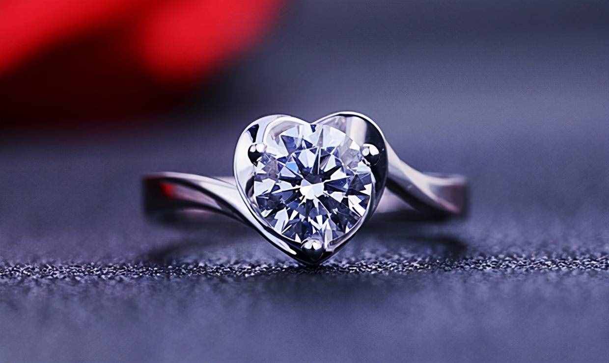 钻石戒指价格高吗？买钻戒真的越贵越好吗？一般要花多少钱？