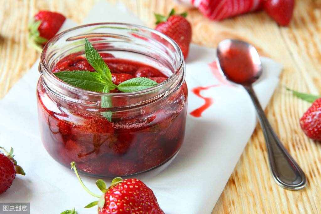 草莓是难得的色、香、味俱佳的水果，你知道草莓的功效吗？