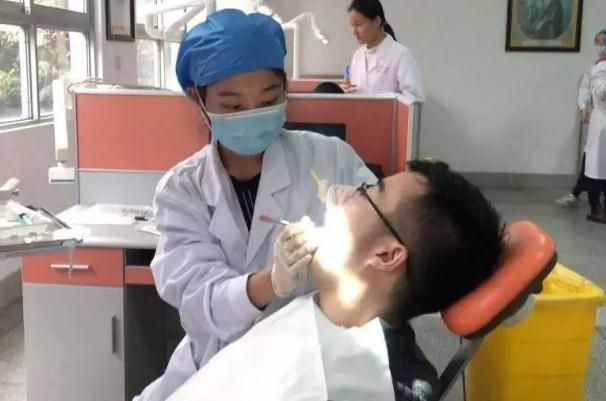 牙医学校 中专有口腔医专业吗