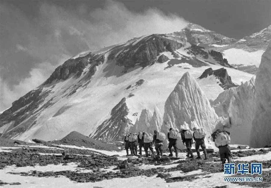 他是第一次登上珠峰的中国人，但你可能不知道他的名字
