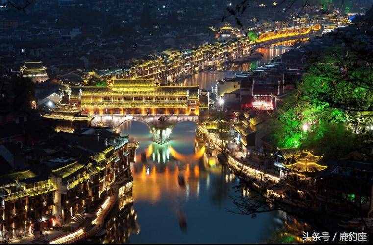 被称为中国最美丽的小城，凤凰古城的这五大景点美哭了