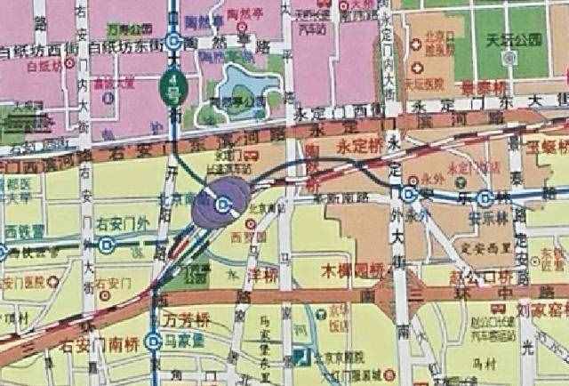 北京的四大火车站，为何都位于几个区交界处？