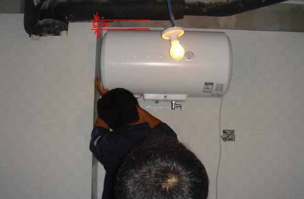 原来电热水器只要这么安装就能用，早知道自己装不花钱请人了！