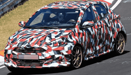 新款2020年丰田Yaris接受了迷你花冠设计的测试