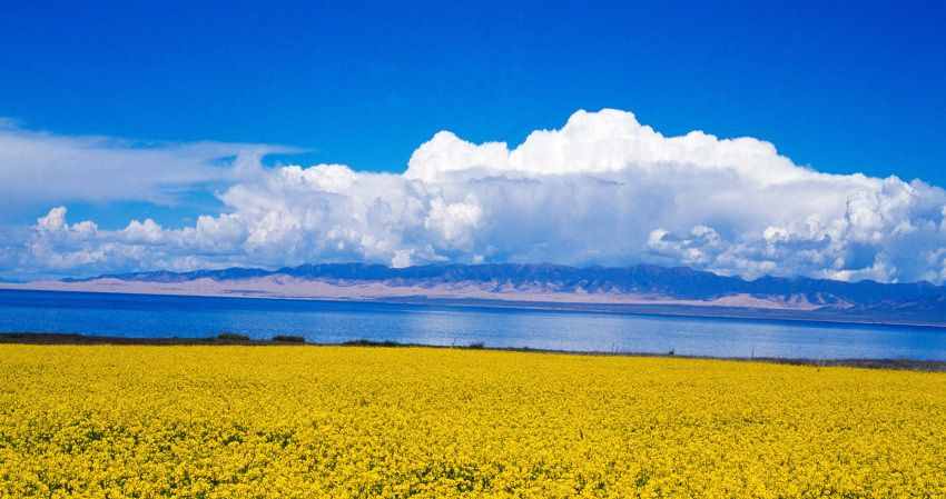 中国“最高的”湖泊，被称为“圣湖”，来打卡的游客非常多
